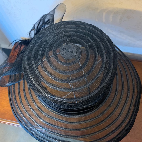 Beautiful black church hat with satin tie, soft feathers, and netting bow - Picture 5 of 7